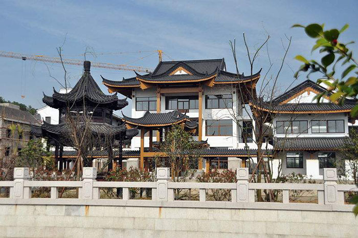 仿古式度假酒店金屬瓦應(yīng).jpg